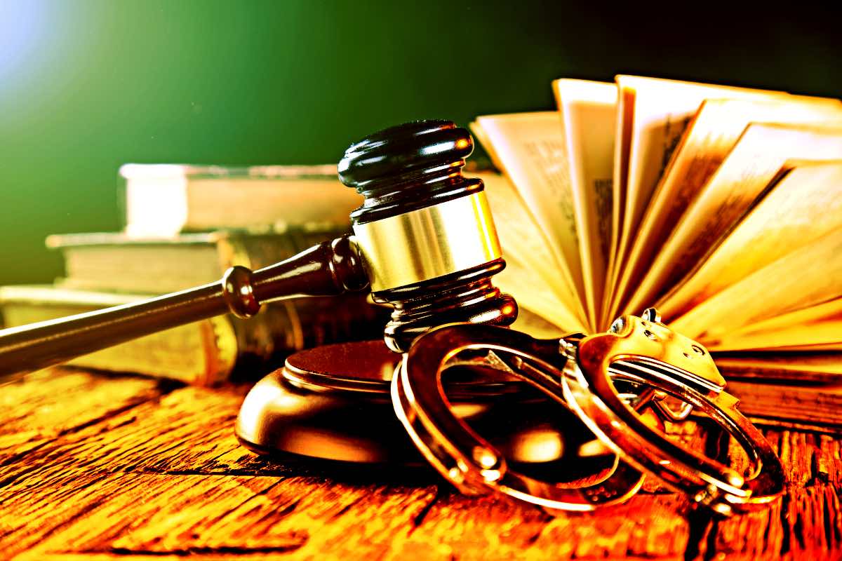 Decreto contra defraudación fiscal y aplicación de amparos